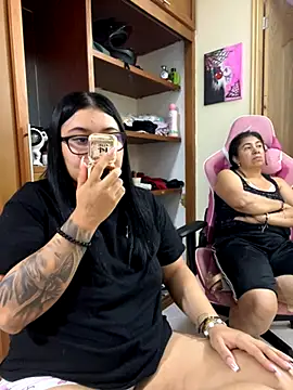 Snapshot of alissonfernandez_ chatting on 10-27-25, 05:50 alissonfernandez online show from 10-27-25, 05:50