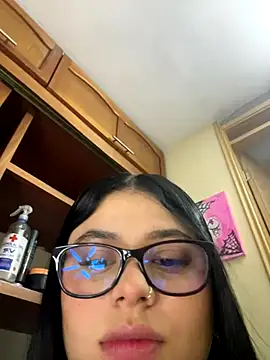 Snapshot of alissonfernandez_ chatting on 11-13-25, 10:08 alissonfernandez online show from 11-13-25, 10:08