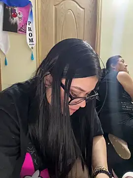 Snapshot of alissonfernandez_ chatting on 12-17-25, 12:49 alissonfernandez online show from 12-17-25, 12:49