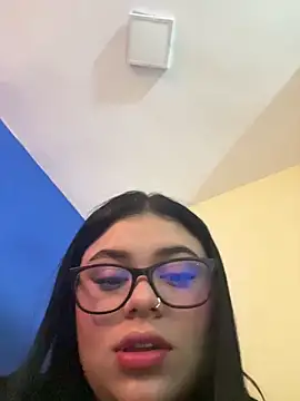 Snapshot of alissonfernandez_ chatting on 12-19-25, 04:25 alissonfernandez online show from 12-19-25, 04:25