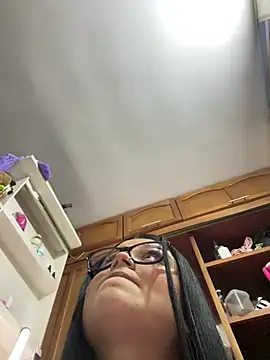 Snapshot of alissonfernandez_ chatting on 01-17-26, 10:35 alissonfernandez online show from 01-17-26, 10:35