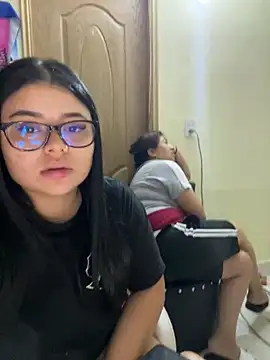 Snapshot of alissonfernandez_ chatting on 02-16-26, 10:44 alissonfernandez online show from 02-16-26, 10:44