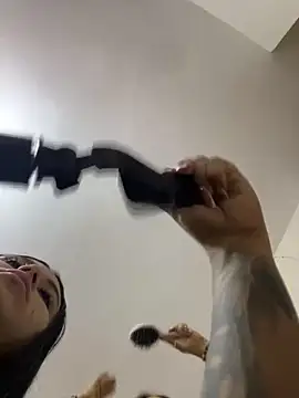 Snapshot of alissonfernandez_ chatting on 06-19-26, 11:14 alissonfernandez online show from 06-19-26, 11:14