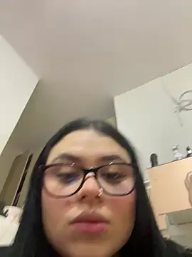 Snapshot of alissonfernandez_ chatting on 06-21-26, 08:44 alissonfernandez online show from 06-21-26, 08:44