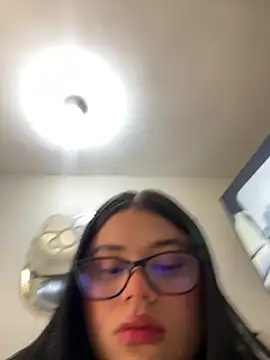 Snapshot of alissonfernandez_ chatting on 07-12-26, 04:31 alissonfernandez online show from 07-12-26, 04:31