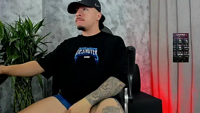 boyc022  online show from 12-21-25, 11:45