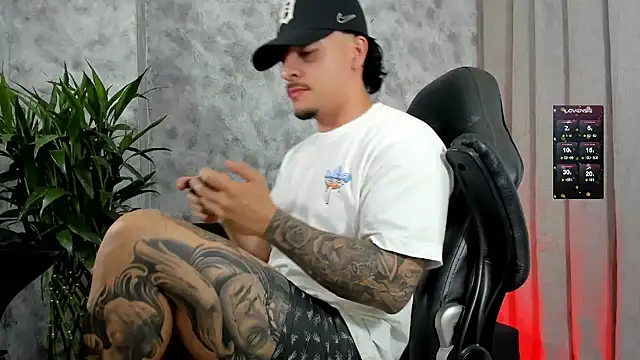 boyc022  online show from 12-23-25, 12:41