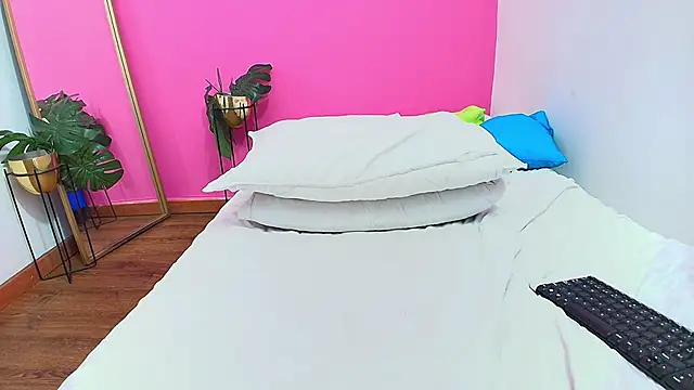 hornybarelylegalgirl online show from 01-09-25, 09:58