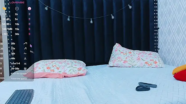 hornybarelylegalgirl online show from 09-22-25, 12:51