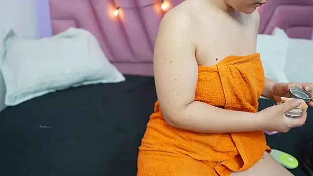 hornybarelylegalgirl online show from 06-26-26, 12:09