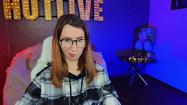 Snapshot of AliceBYKiss chatting on 12-13-24, 12:17 AliceBYKiss online show from 12-13-24, 12:17