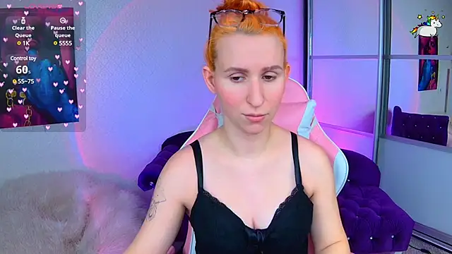 Snapshot of AliceBYKiss chatting on 02-10-25, 12:18 AliceBYKiss online show from 02-10-25, 12:18