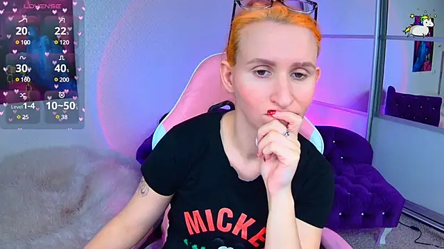 Snapshot of AliceBYKiss chatting on 02-10-25, 03:32 AliceBYKiss online show from 02-10-25, 03:32