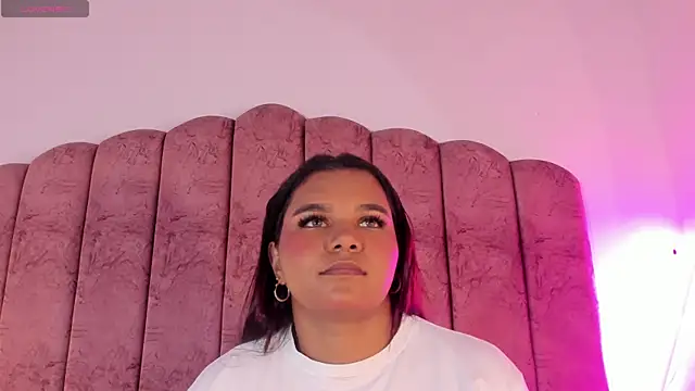 Snapshot of Carolina_Evanss chatting on 12-18-25, 03:56 Carolina Evanss online show from 12-18-25, 03:56