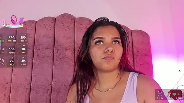 Snapshot of Carolina_Evanss chatting on 12-19-25, 03:57 Carolina Evanss online show from 12-19-25, 03:57