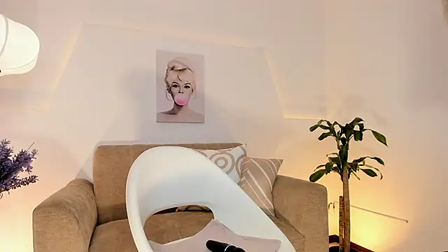 Snapshot of Catvalentine_ chatting on 02-21-26, 08:48 Catvalentine online show from 02-21-26, 08:48