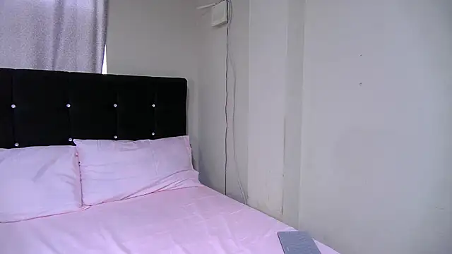 petite paola online show from 01-04-25, 02:46