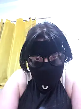 Snapshot of big_yoyo chatting on 12-18-25, 04:35 big yoyo online show from 12-18-25, 04:35