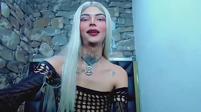 Snapshot of Luna_and_valery chatting on 01-08-25, 08:07 Luna and valery online show from 01-08-25, 08:07