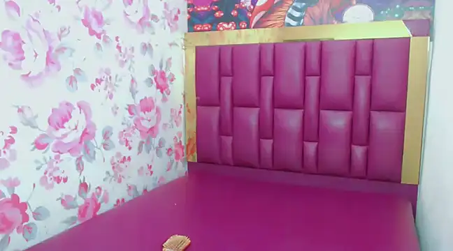 Snapshot of Luna_and_valery chatting on 01-13-25, 08:04 Luna and valery online show from 01-13-25, 08:04