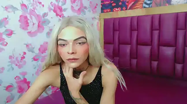 Snapshot of Luna_and_valery chatting on 01-29-25, 07:43 Luna and valery online show from 01-29-25, 07:43