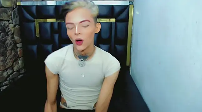 Snapshot of Luna_and_valery chatting on 02-04-25, 08:17 Luna and valery online show from 02-04-25, 08:17