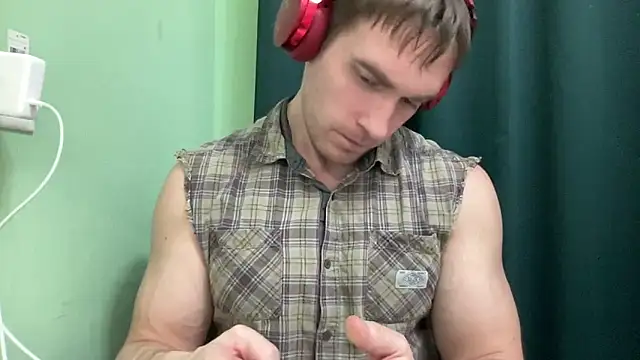 Snapshot of Mrbiceps23 chatting on 12-06-24, 08:18 Mrbiceps23 online show from 12-06-24, 08:18