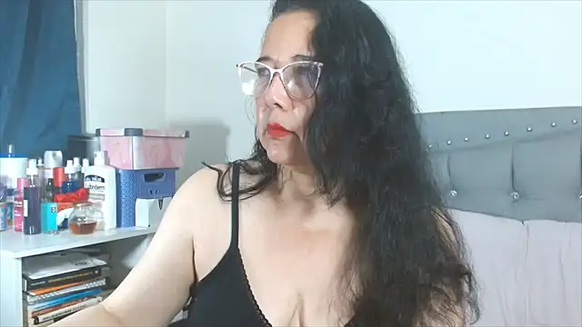 Snapshot of maturepriscila chatting on 01-10-26, 12:18 maturepriscila online show from 01-10-26, 12:18