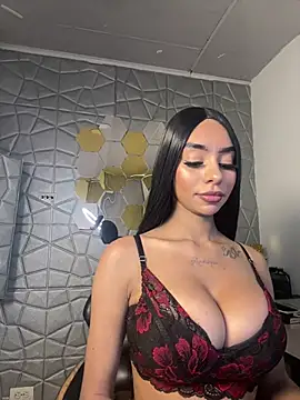 Snapshot of Tiffanny chatting on 03-03-25, 12:48 Tiffanny online show from 03-03-25, 12:48