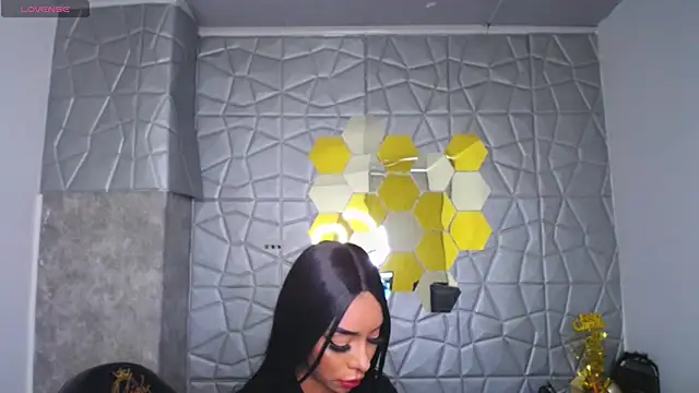 Snapshot of Tiffanny chatting on 03-16-25, 12:33 Tiffanny online show from 03-16-25, 12:33