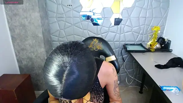 Snapshot of Tiffanny chatting on 03-22-25, 06:47 Tiffanny online show from 03-22-25, 06:47