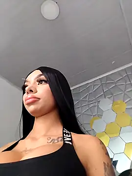 Snapshot of Tiffanny chatting on 10-02-25, 02:40 Tiffanny online show from 10-02-25, 02:40