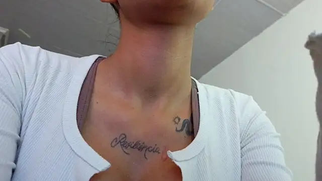 Snapshot of Tiffanny chatting on 12-19-25, 02:13 Tiffanny online show from 12-19-25, 02:13