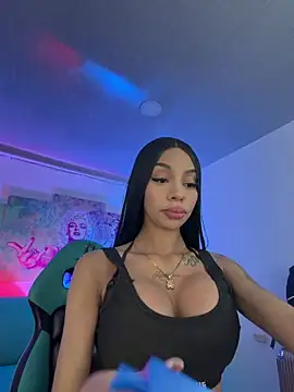 Snapshot of Tiffanny chatting on 02-21-26, 08:32 Tiffanny online show from 02-21-26, 08:32