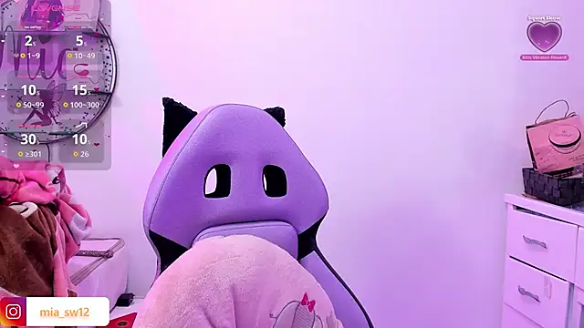 Snapshot of mia_johns_ chatting on 11-13-25, 05:50 mia johns online show from 11-13-25, 05:50