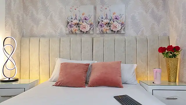 MeganCruzGB online show from 11-21-25, 12:37