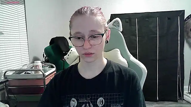 LilyFoxxx online show from 01-06-25, 04:26