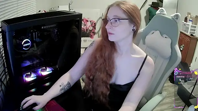 LilyFoxxx online show from 11-21-25, 04:22