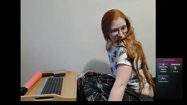 LilyFoxxx online show from 04-24-26, 05:43