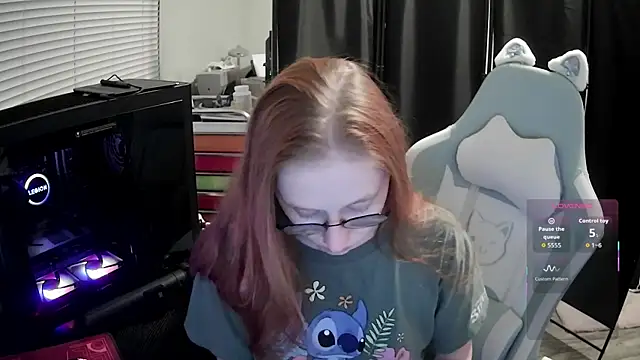 LilyFoxxx online show from 06-17-26, 05:10
