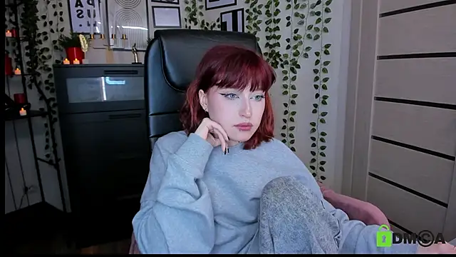 ElizaNik  online show from 06-18-26, 12:00