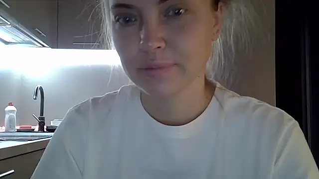 Snapshot of Lucky_Anna chatting on 10-01-25, 04:40 Lucky Anna online show from 10-01-25, 04:40