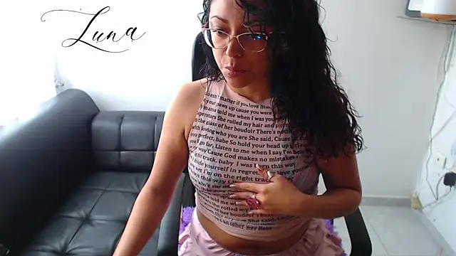 Snapshot of Lunavega1 chatting on 11-19-25, 04:51 Lunavega1 online show from 11-19-25, 04:51