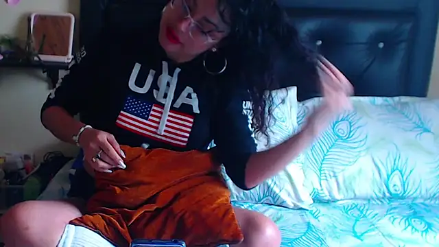 Snapshot of Lunavega1 chatting on 01-12-26, 05:18 Lunavega1 online show from 01-12-26, 05:18