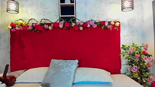 Snapshot of SilvannaFit chatting on 12-15-25, 11:58 SilvannaFit online show from 12-15-25, 11:58