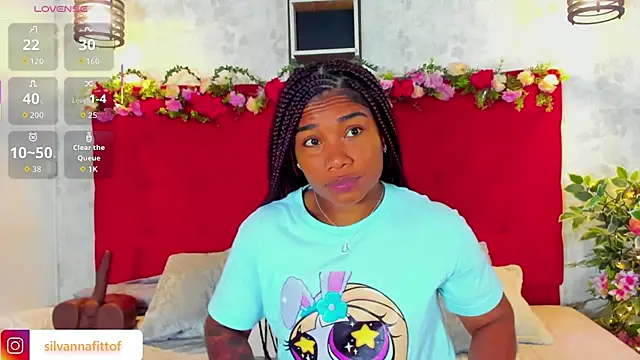 Snapshot of SilvannaFit chatting on 12-18-25, 11:49 SilvannaFit online show from 12-18-25, 11:49