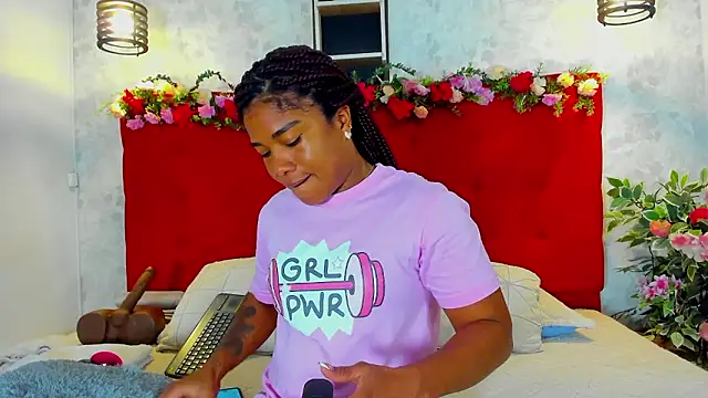 Snapshot of SilvannaFit chatting on 01-08-26, 11:56 SilvannaFit online show from 01-08-26, 11:56