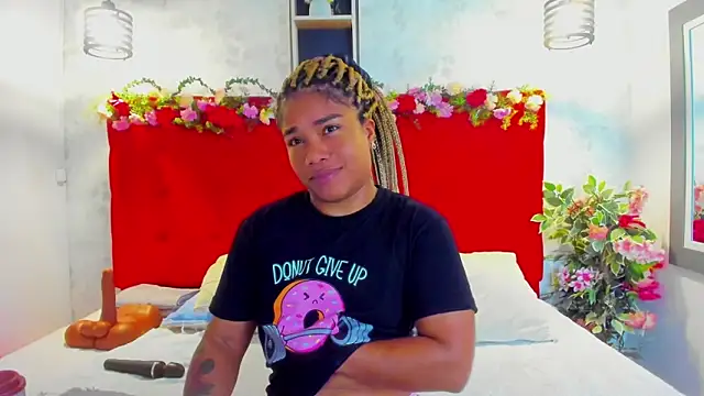 Snapshot of SilvannaFit chatting on 03-05-26, 11:39 SilvannaFit online show from 03-05-26, 11:39