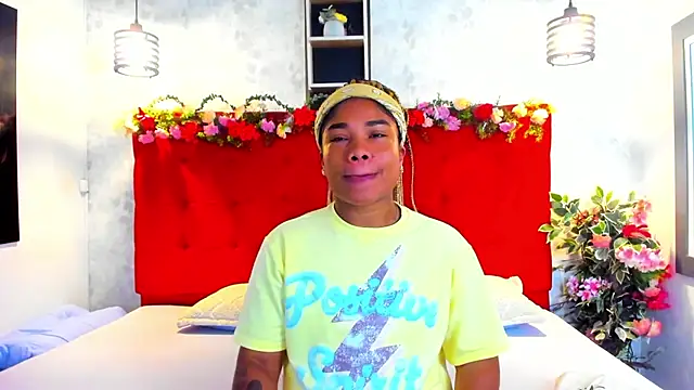 Snapshot of SilvannaFit chatting on 03-06-26, 09:06 SilvannaFit online show from 03-06-26, 09:06