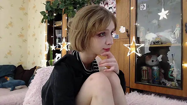 Snapshot of cloudgirrl chatting on 03-19-25, 05:28 cloudgirrl online show from 03-19-25, 05:28